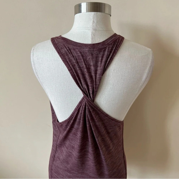 Lululemon go everywhere twist back tank 17888 - Picture 3 of 8